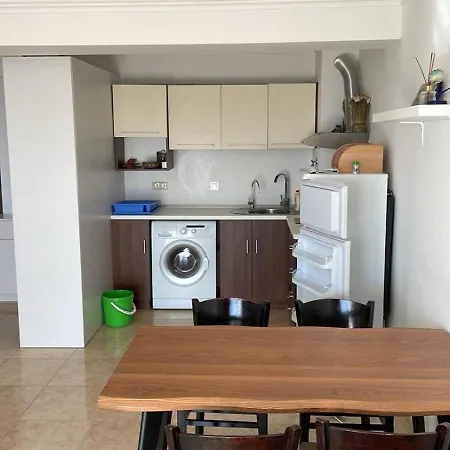 Lazur Sea View, סבטי ולאס